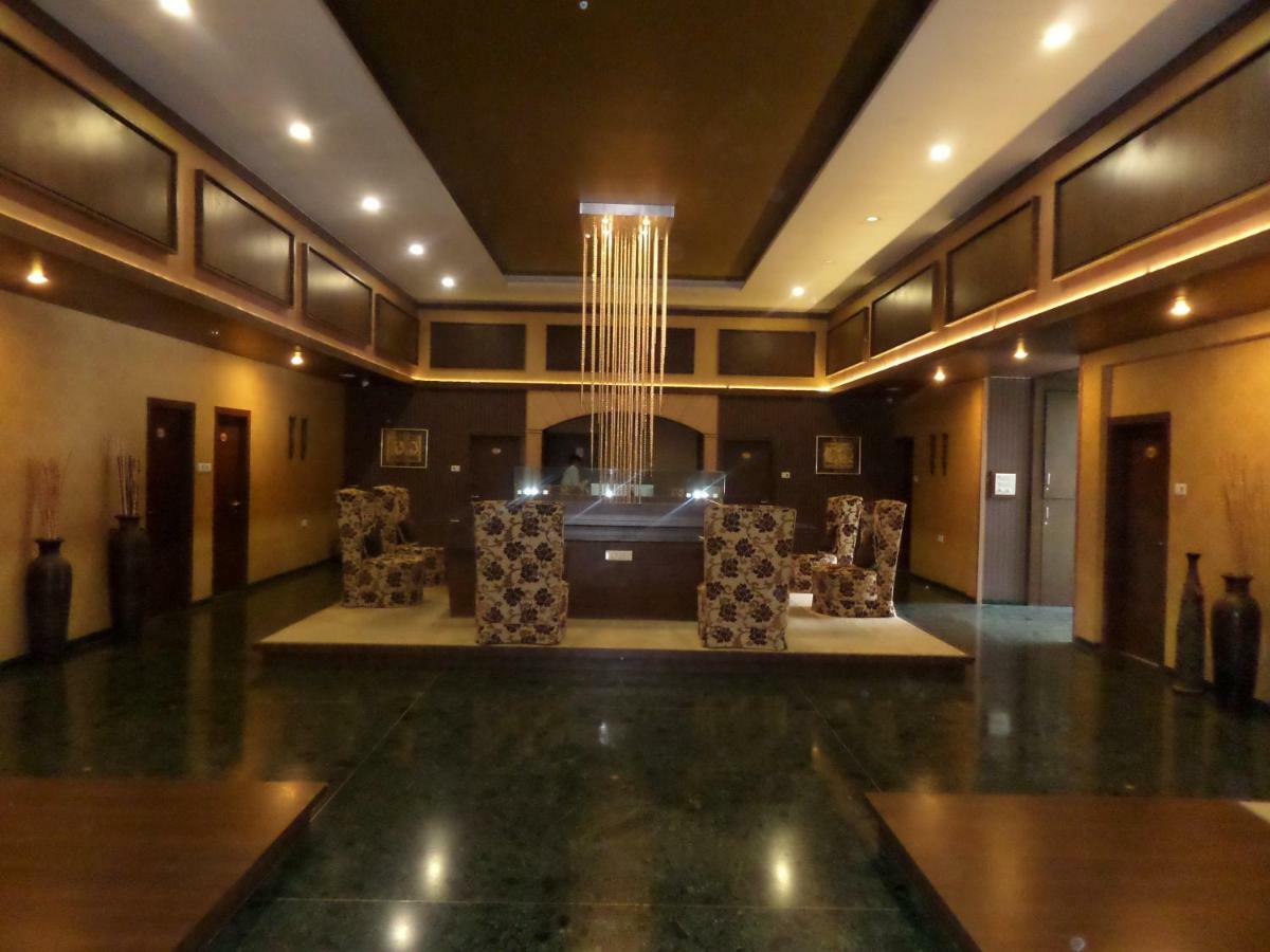 Matrix Inn Pune Eksteriør bilde