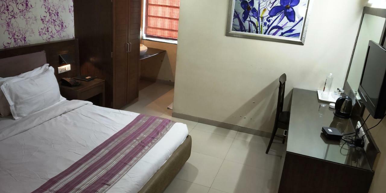 Matrix Inn Pune Eksteriør bilde