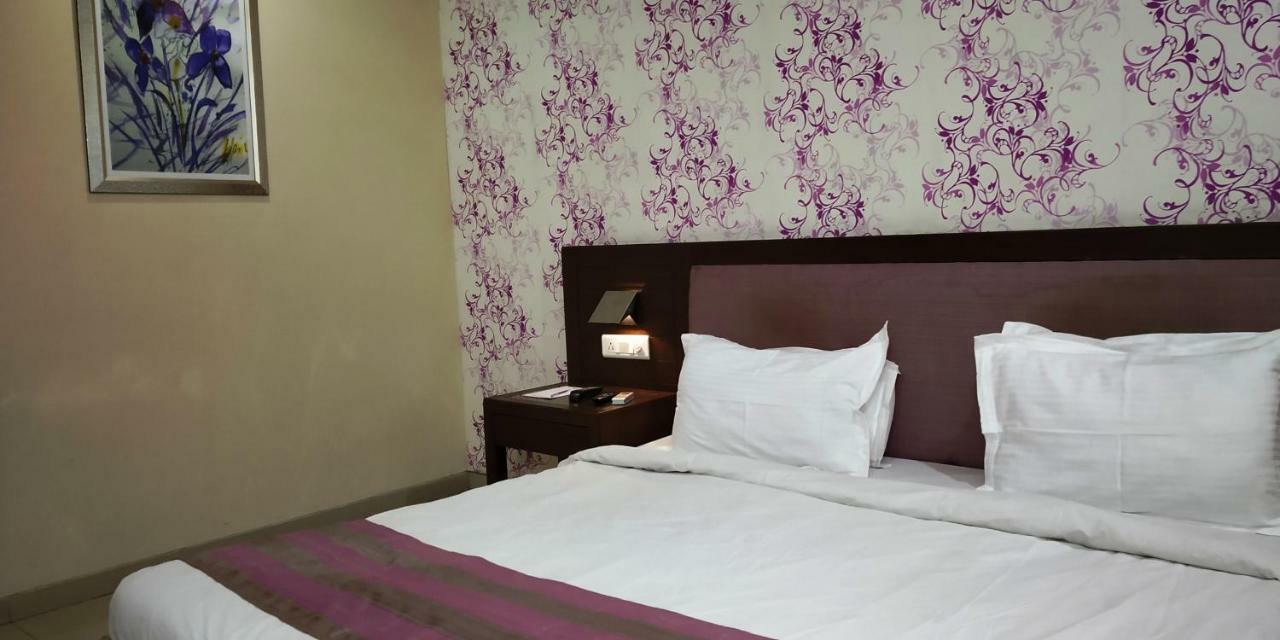 Matrix Inn Pune Eksteriør bilde