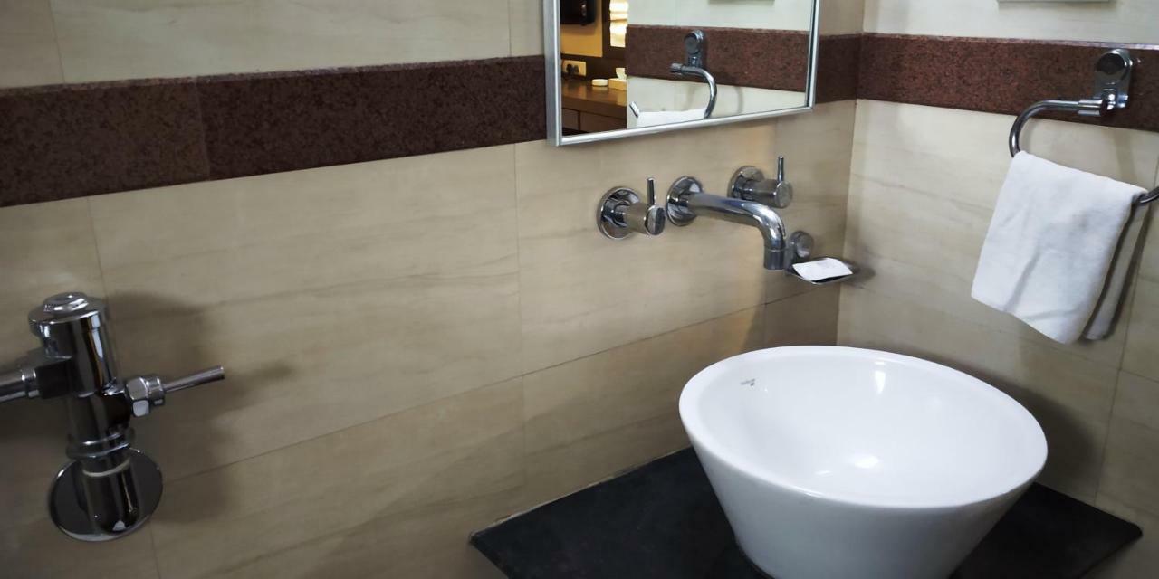 Matrix Inn Pune Eksteriør bilde