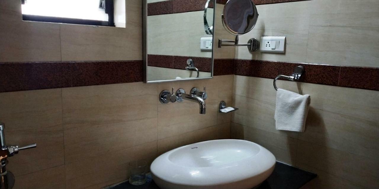 Matrix Inn Pune Eksteriør bilde