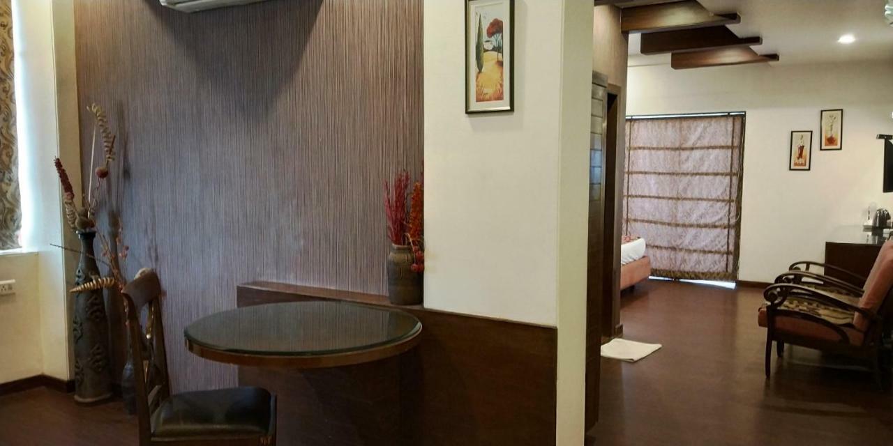 Matrix Inn Pune Eksteriør bilde
